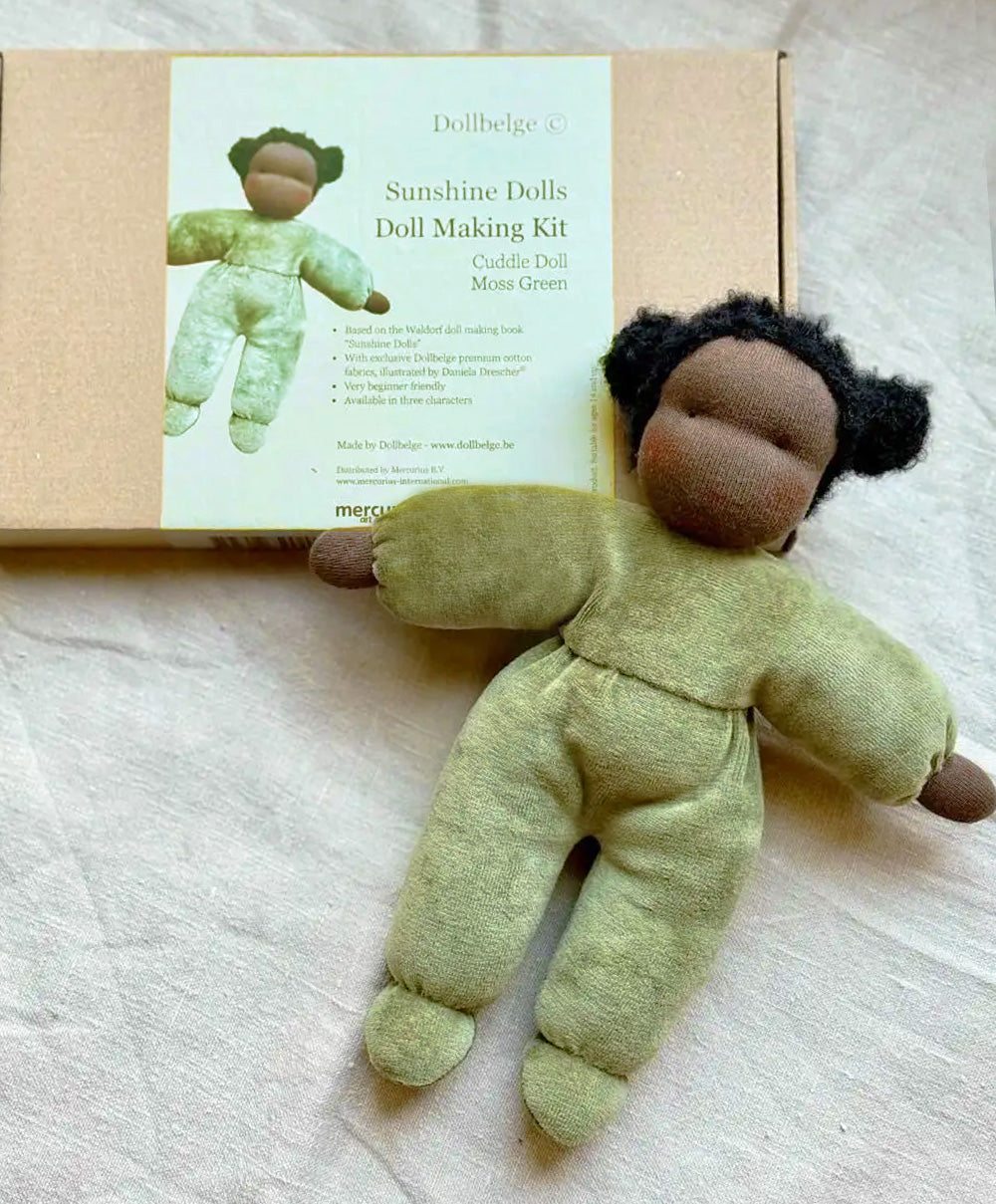 Zelfmaakpakket MINI Knuffelpopje met zwart haar
