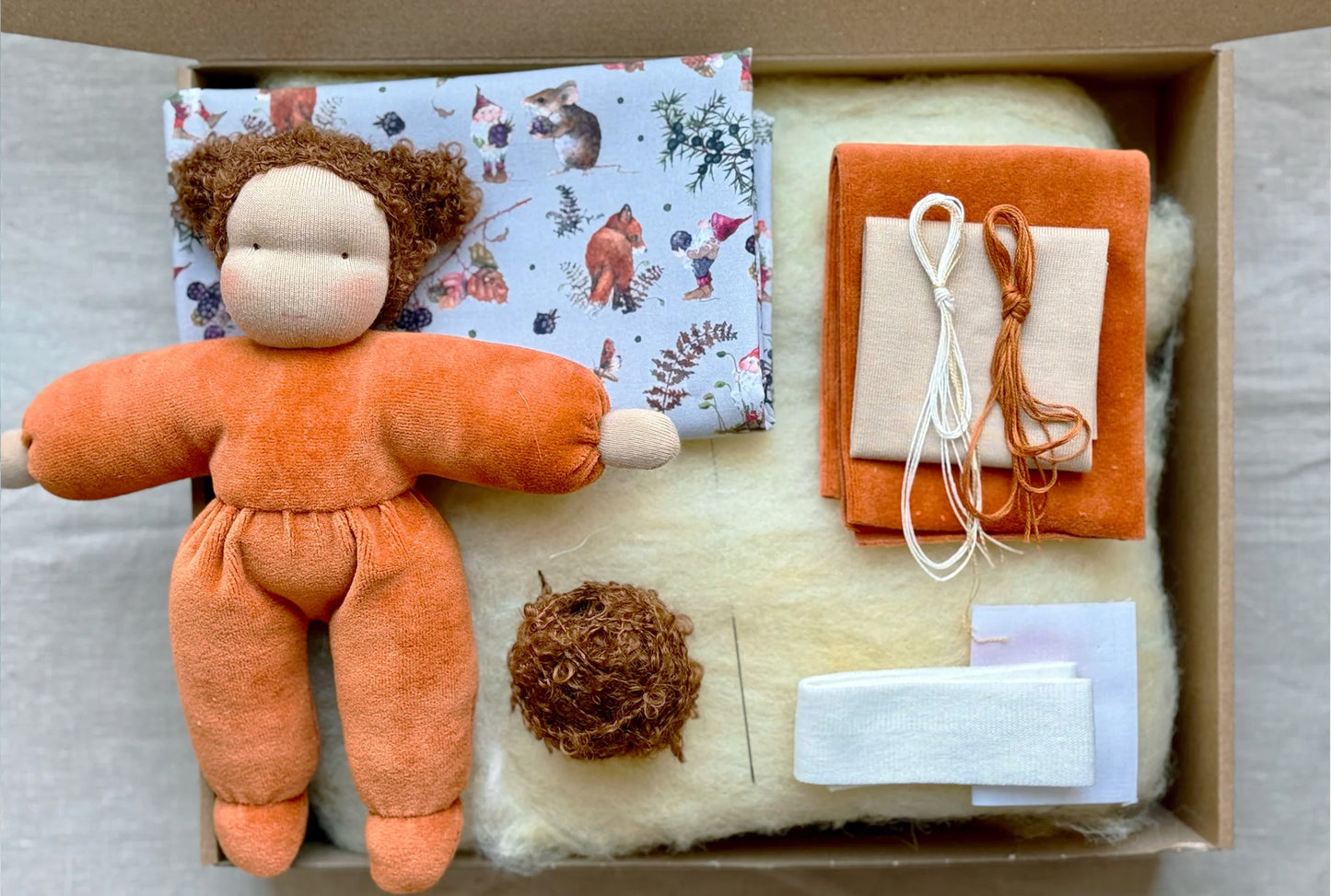 Zelfmaakpakket MAXI Knuffelpopje met Bruin Haar - INCLUSIEF BOEK!